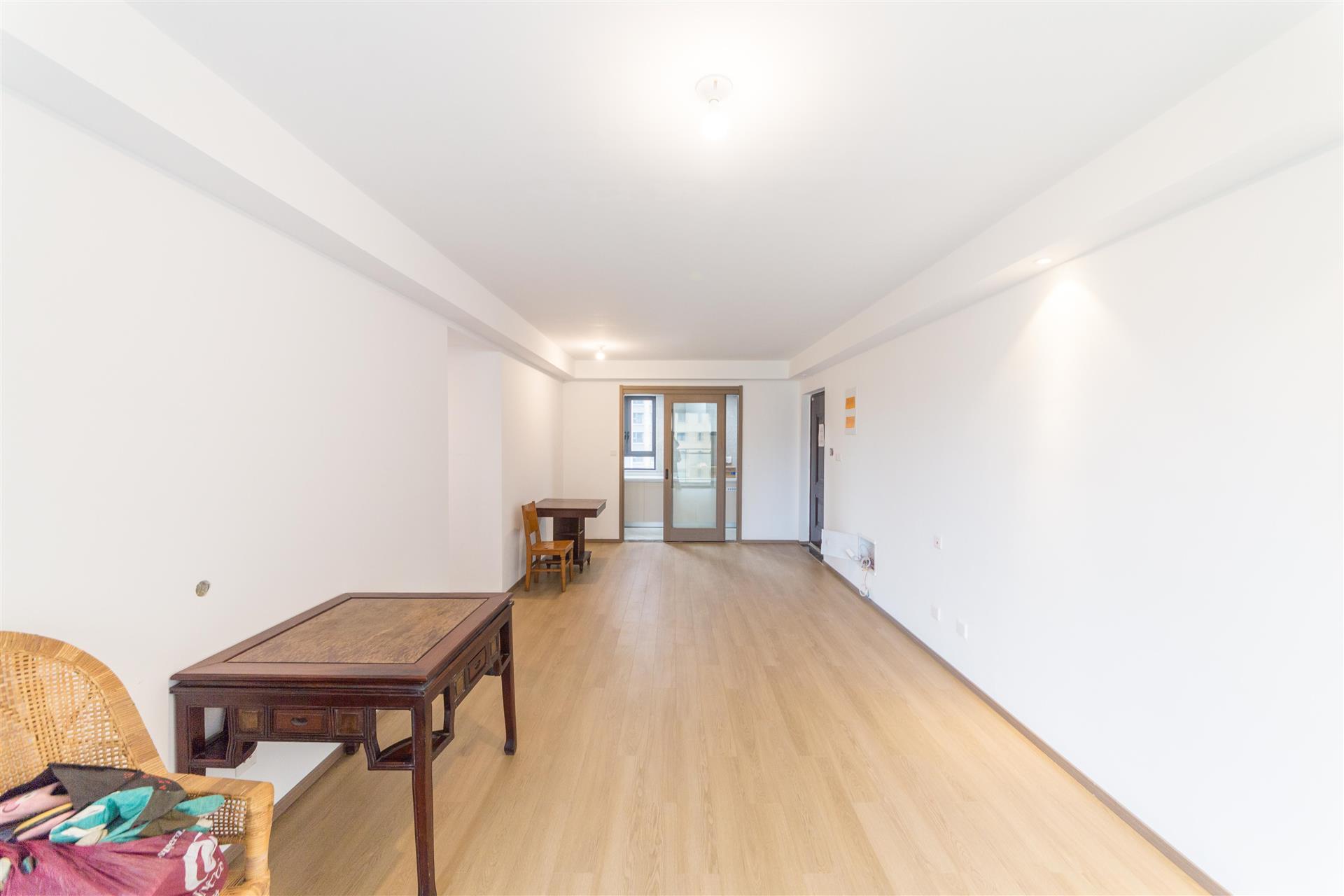 room房豪装拎包即住,village尽享优雅品质,多重阳台+飘窗