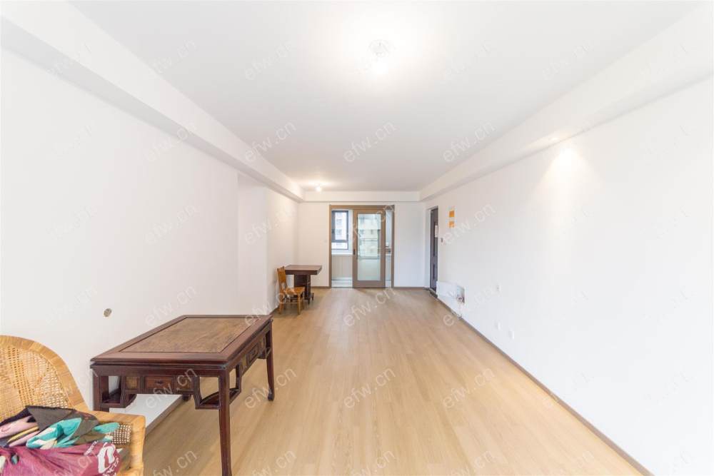 room房豪装拎包即住,village尽享优雅品质,多重阳台+飘窗