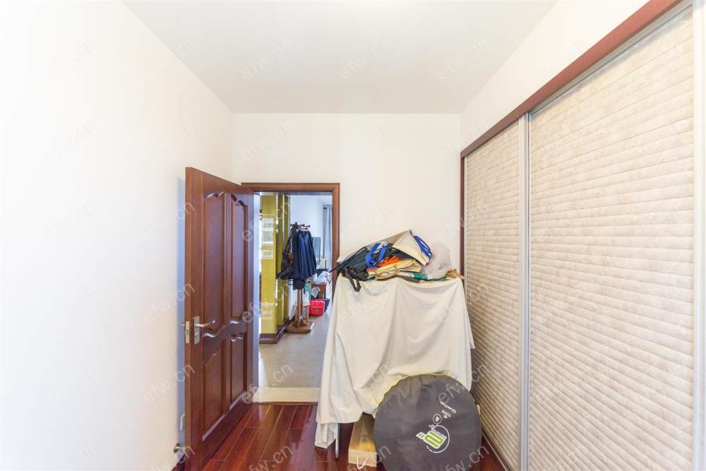 精装三房拎包入住带车位