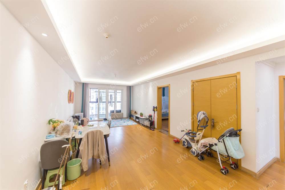 village位置好，环境优雅，area平米精装room房