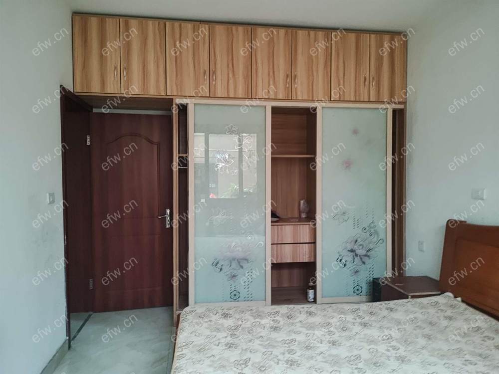 精装修两室一厅有院子