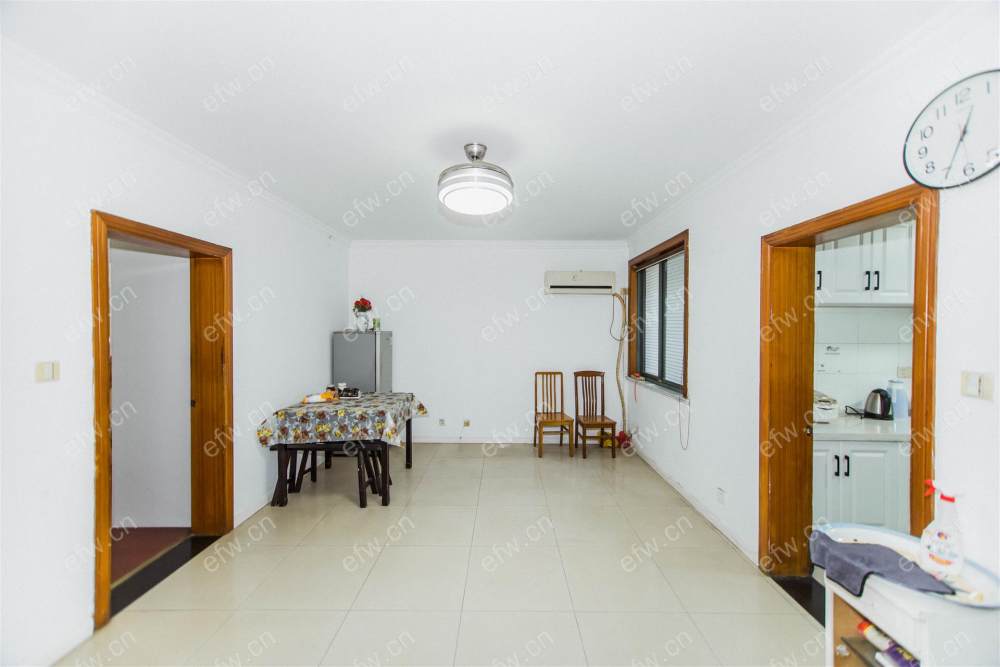 婚装全明东边户room房,village 格局工整合理
