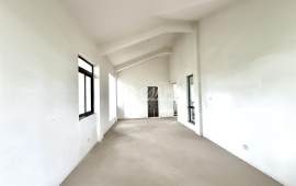 village 简装room房 位置 采光无敌 有土出 性价比高