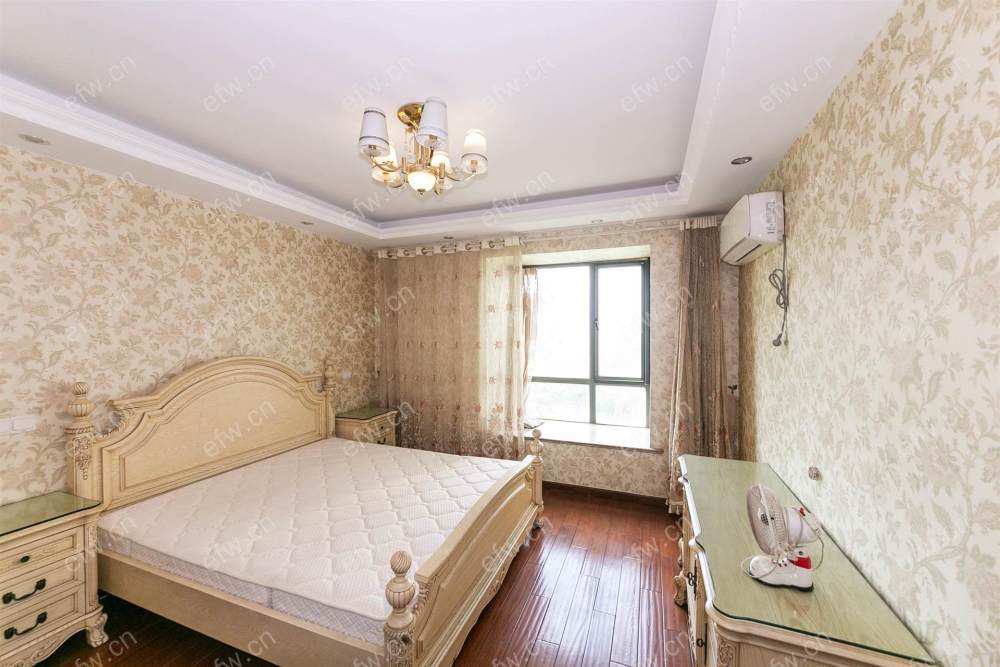 village满5 税费少 房型正气,精装修 看房方便