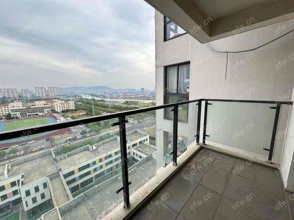 精装三房,,,拎包入住,,,,