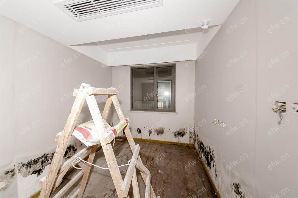 精装两房，出行方便，随时看房