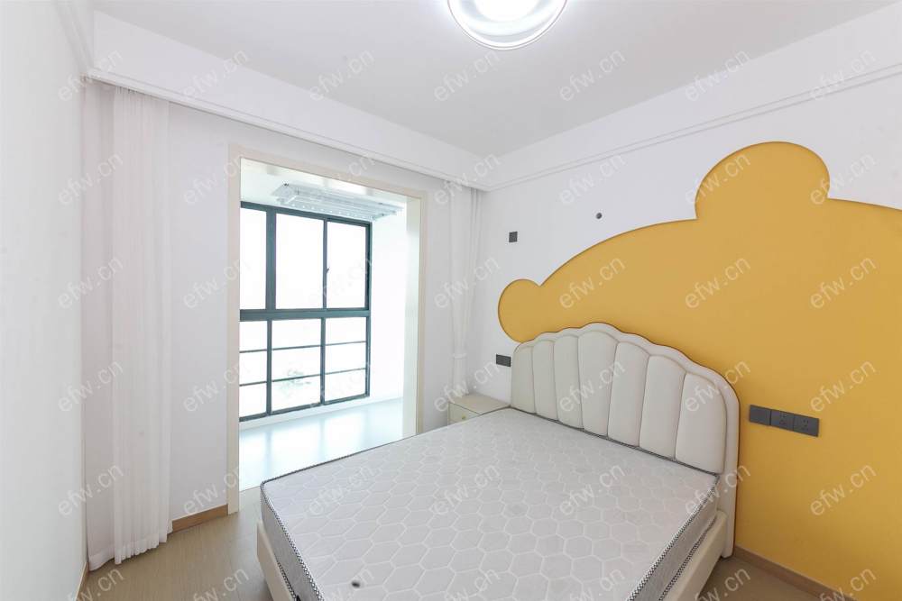 village 经典room房 东边户 全明 精装修！