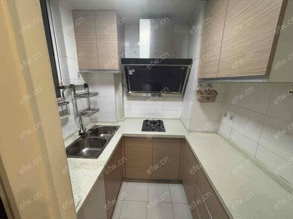 兴源北路638号（金马商城）精装1室  随时看房 拎包入住