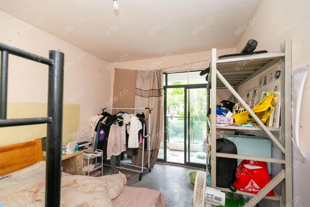 业主急售 village  双阳台 纯毛坯小room房 中间楼层！