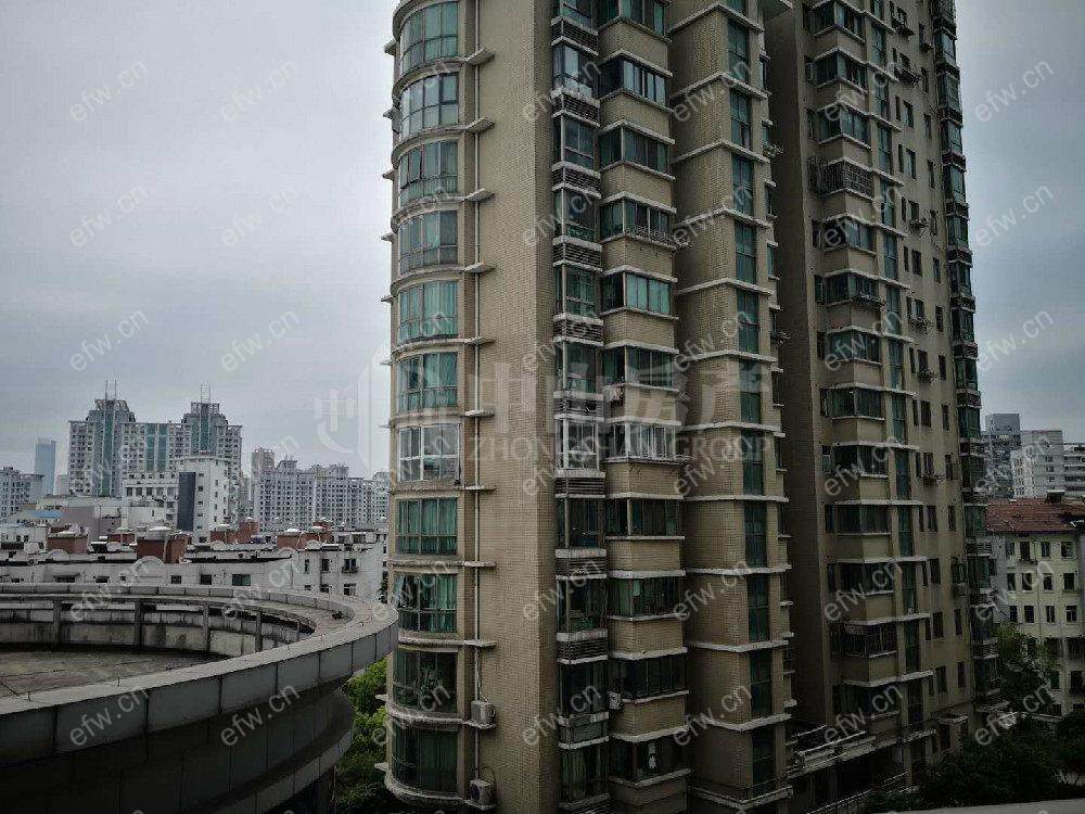 金置广场  电梯房