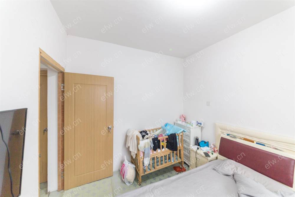 业主急售 village   纯毛坯小room房 中间楼层！