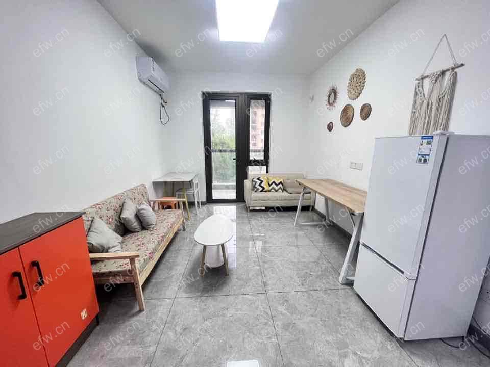 两室两厅 次新小区 诚心出租