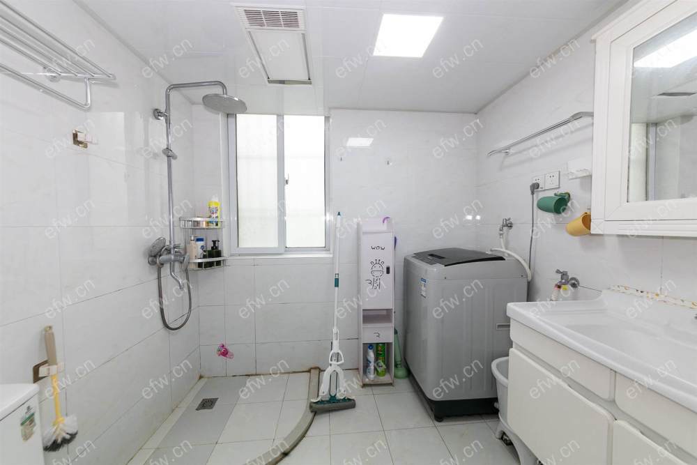 village 难得一见的精装小户型,总价低,朝向好！