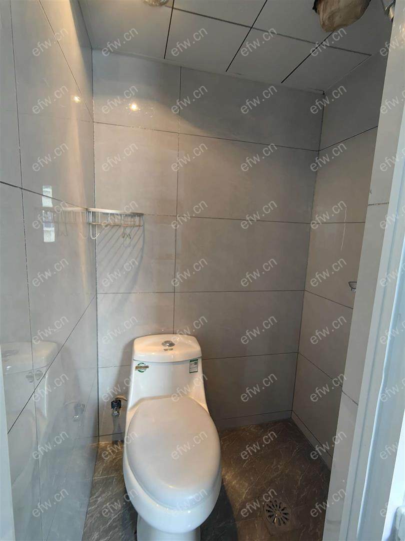 婚装全明东边户room房,village 格局工整合理