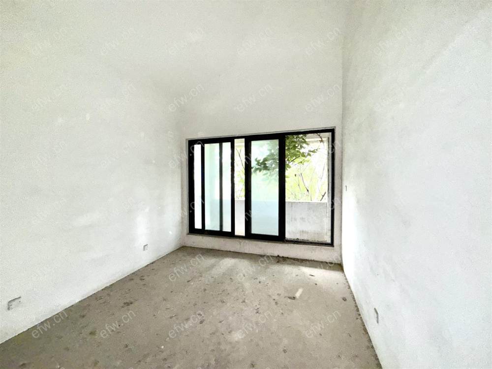 village 简装room房 位置 采光无敌 有土出 性价比高