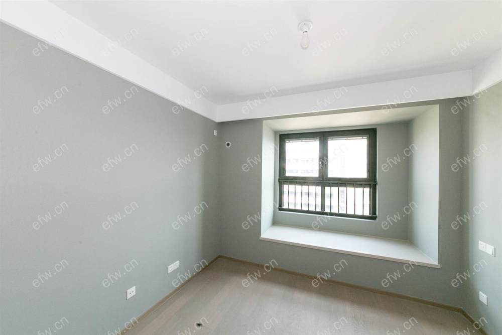 婚装全明东边户room房,village 格局工整合理