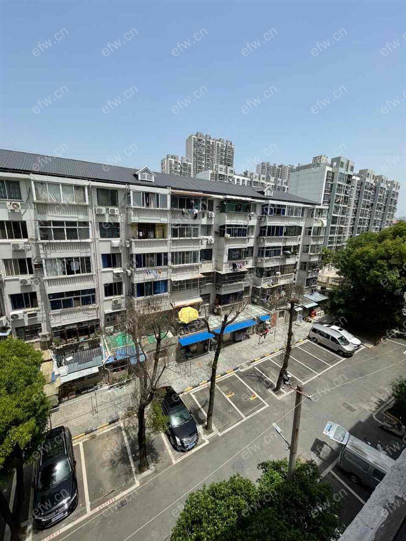 village 难得一见的精装小户型,总价低,朝向好！