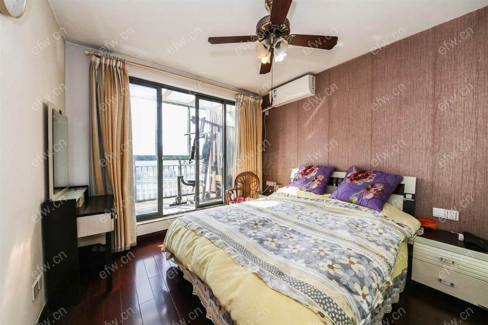 village room房 全明户型 另送家电
