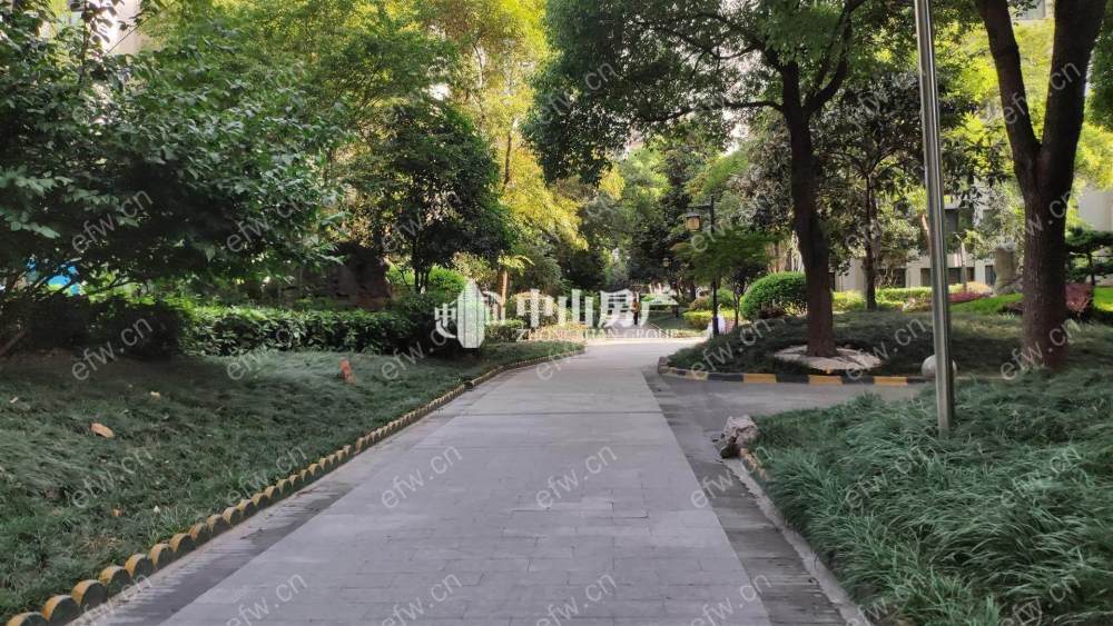 万达广场旁   近地铁  2房朝南户型方正  带地暖