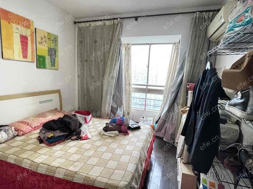 金置广场  电梯房