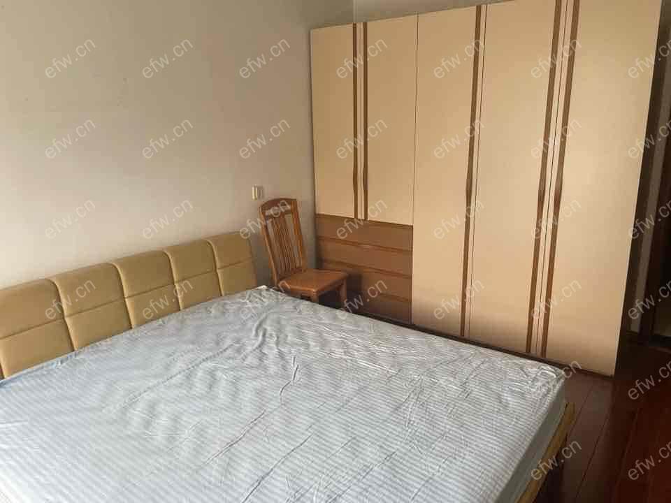 梨花家园精装3室  随时看房 拎包入住