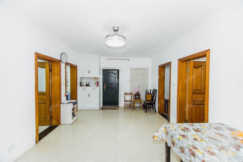 婚装全明东边户room房,village 格局工整合理