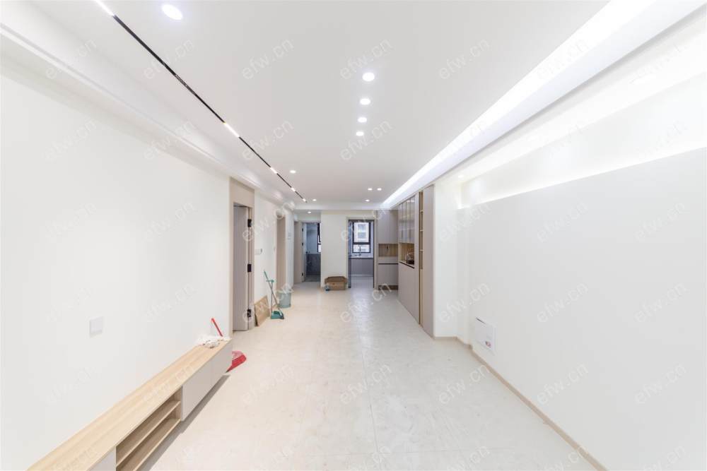 婚装全明东边户3房,绿地西水晶舍 格局工整合理