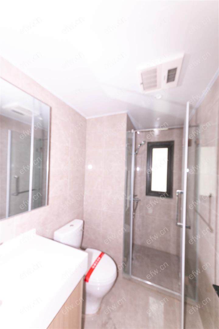 婚装全明东边户room房,village 格局工整合理