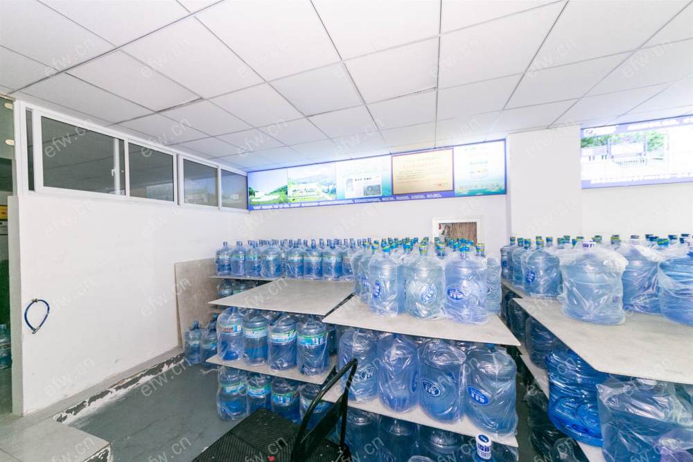 市出脚方便沿街店铺市口好，近市区，出行便利，