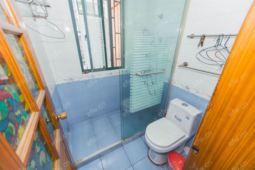 婚装全明东边户room房,village 格局工整合理