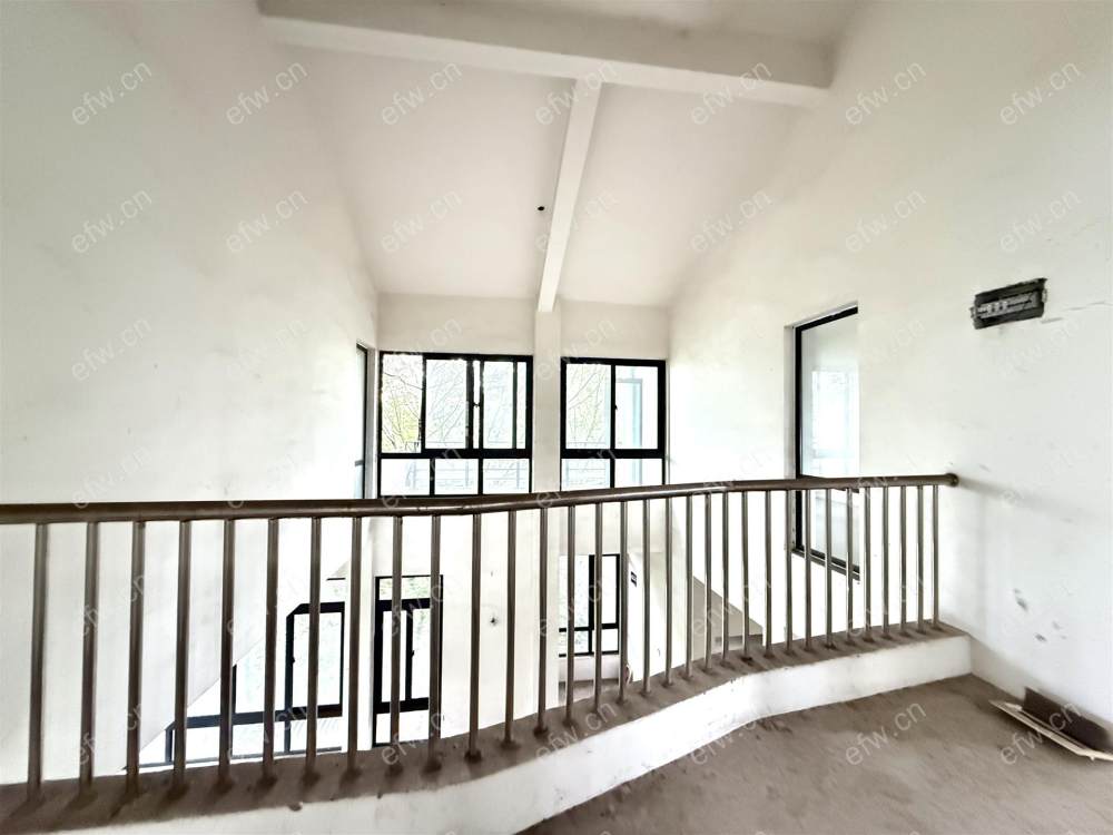 village 简装room房 位置 采光无敌 有土出 性价比高