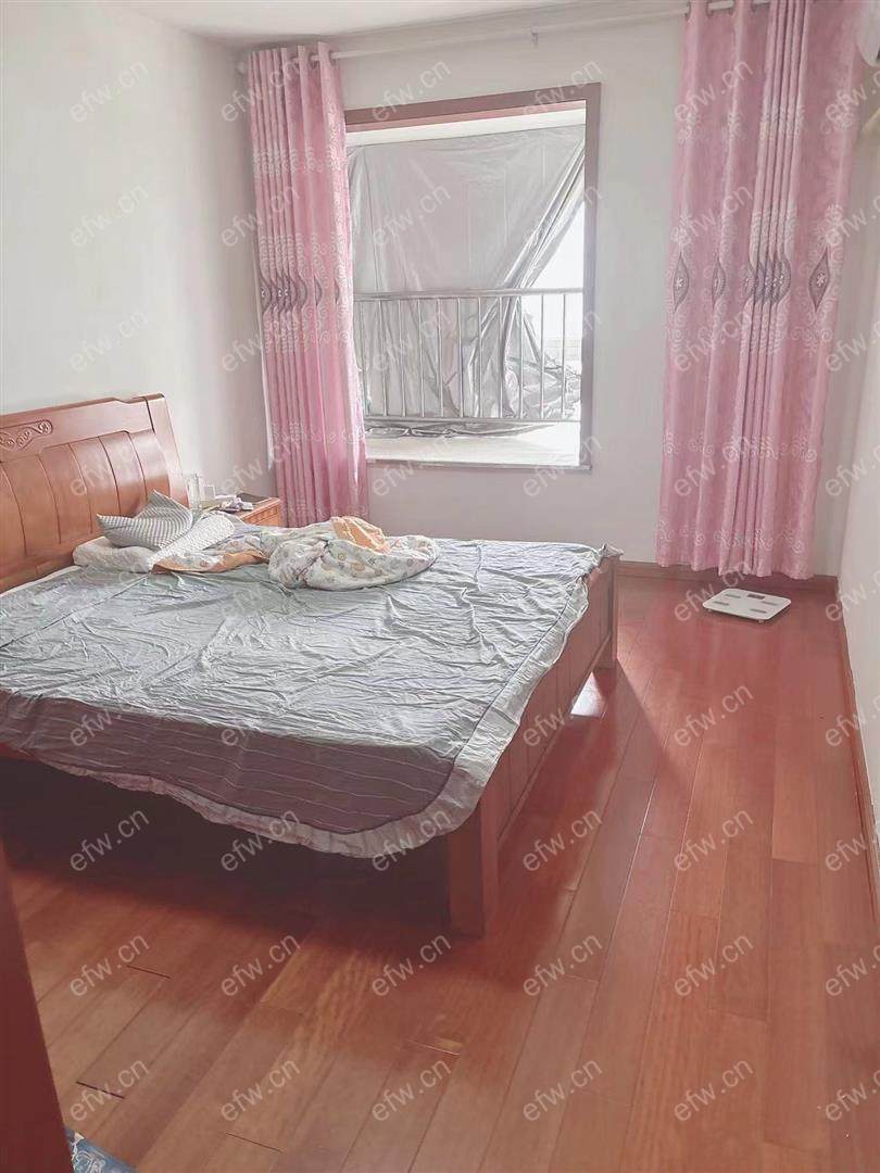 精装修两房诚心出租，拎包入住