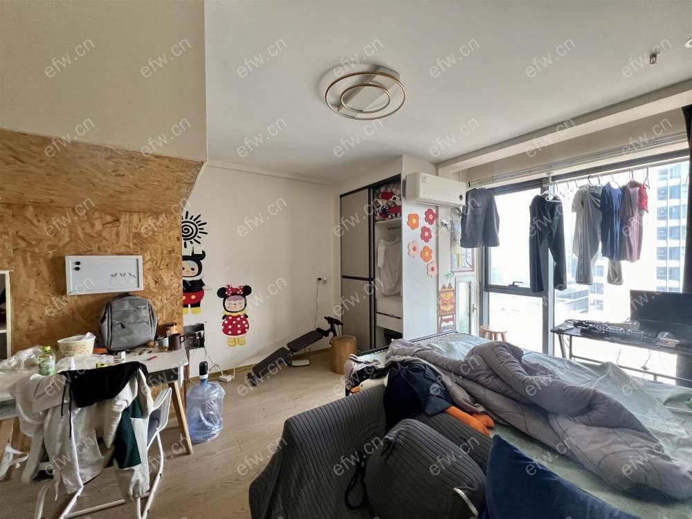 万荟城精装一室 地铁口
