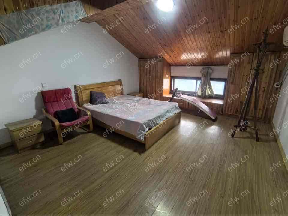 简单装修 阁楼 单独入户门