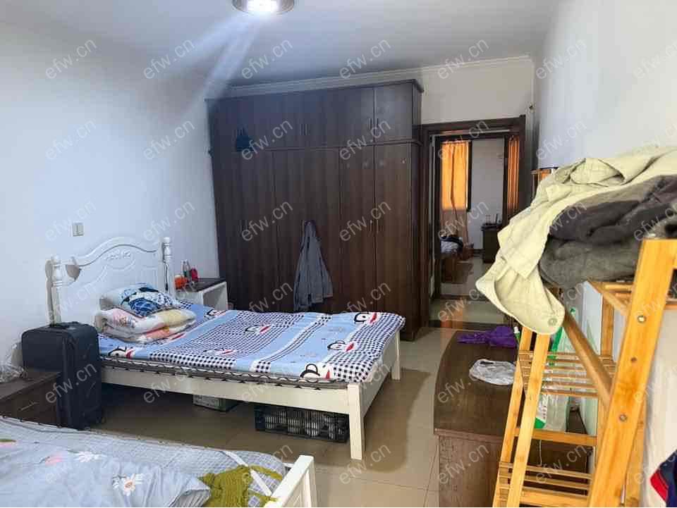 干净整洁拎包入住，出行方便，随时预约看房