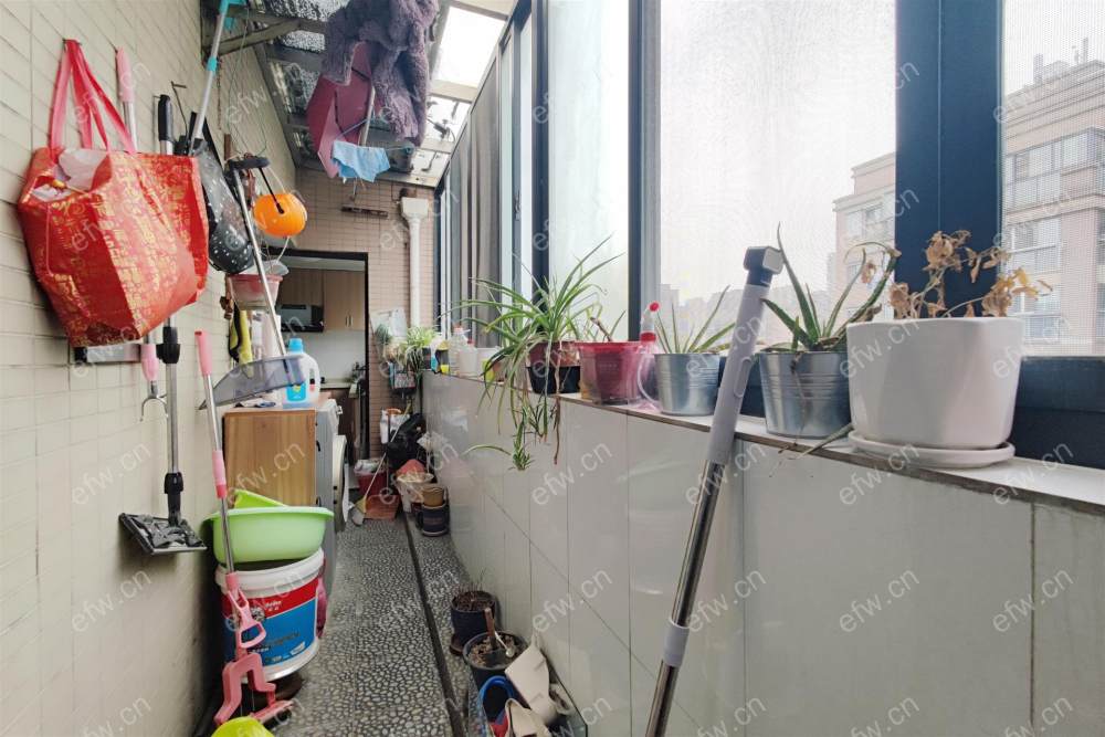 中大诺卡一期。顶楼带阁楼，房东自住装修保养好