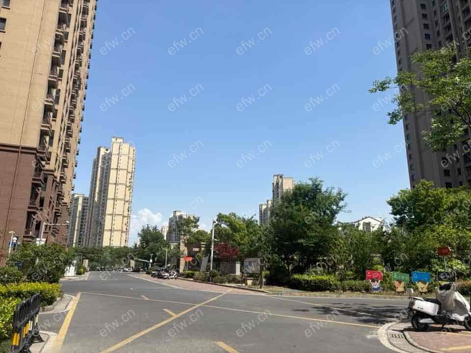 西郊佳苑 精装三房 中间楼层