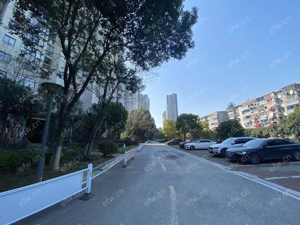 长江路小高层精装2房