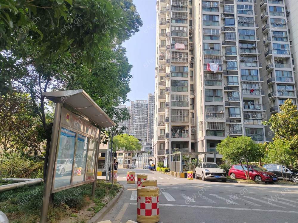 新乐苑精装修三室两厅