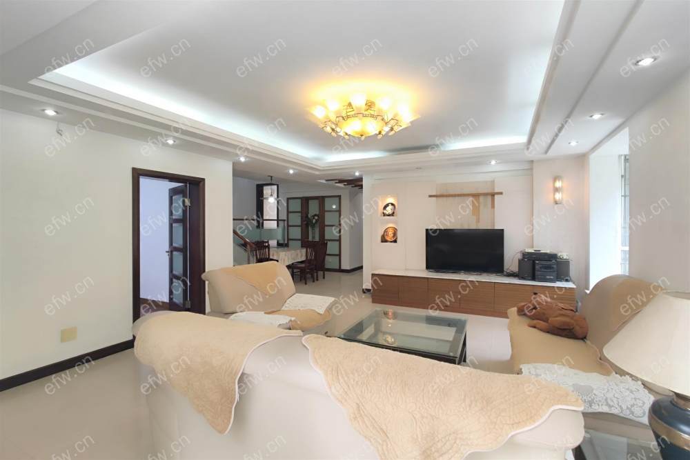 靠近地铁口，看中价格可以谈