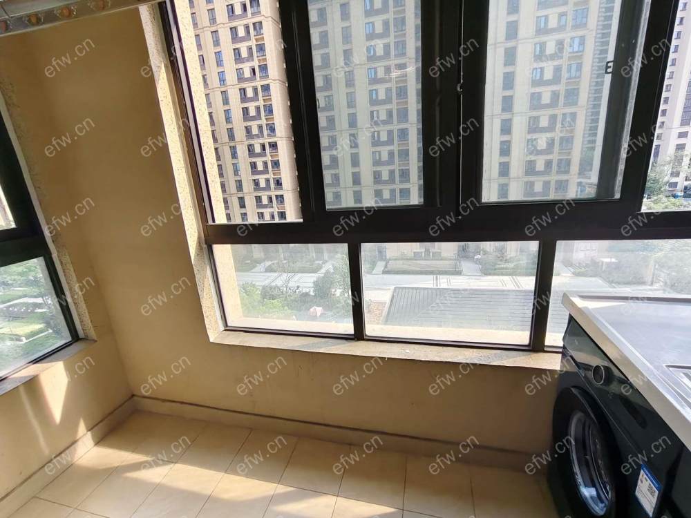 village 经典room房 东边户 全明 精装修！