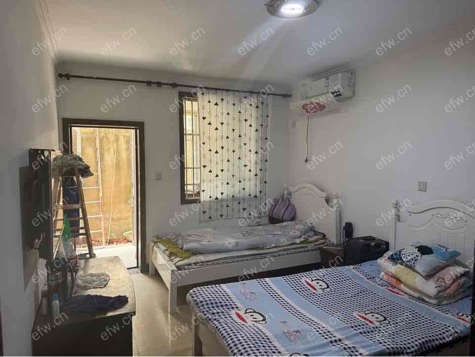 干净整洁拎包入住，出行方便，随时预约看房