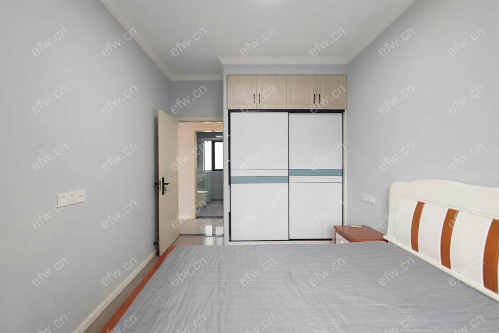 全屋精装修，品牌家电，靠近地铁