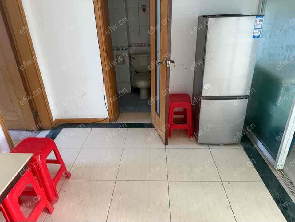 干净整洁，价格合适，靠近体育地铁站
