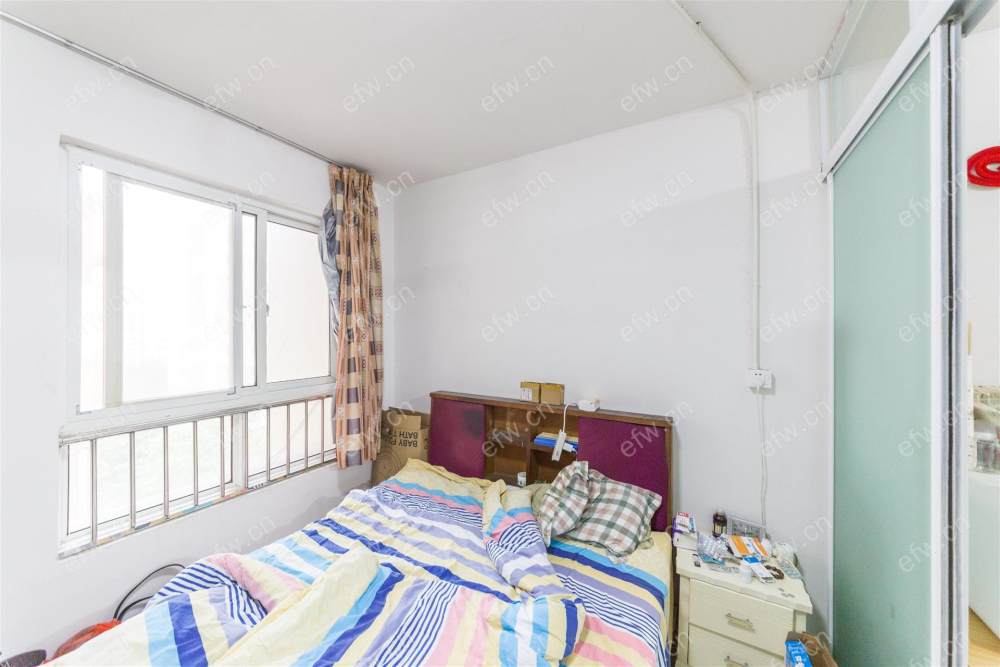 业主急售 village   纯毛坯小room房 中间楼层！