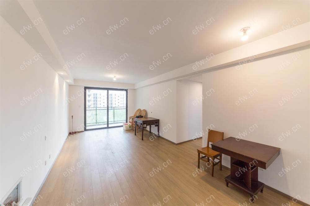 room房豪装拎包即住,village尽享优雅品质,多重阳台+飘窗