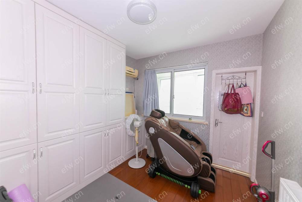 village room房 全明户型 另送家电