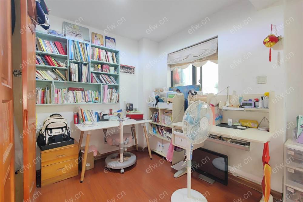 中大诺卡一期。顶楼带阁楼，房东自住装修保养好