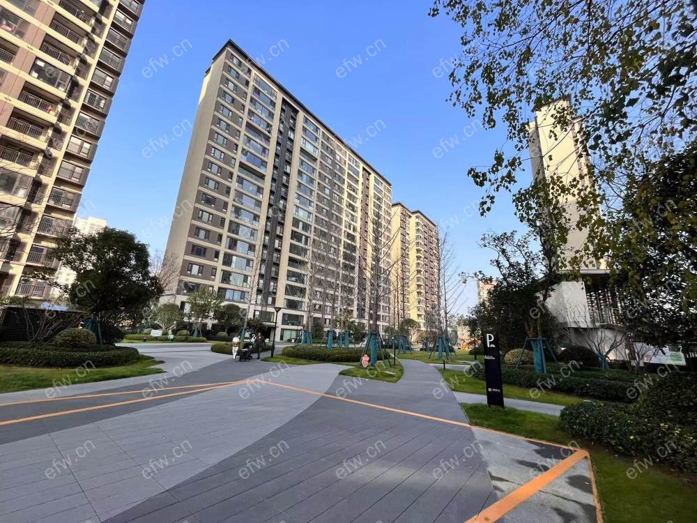 3房豪装拎包即住,万科观湖礼著尽享优雅品质,多重阳台+飘窗