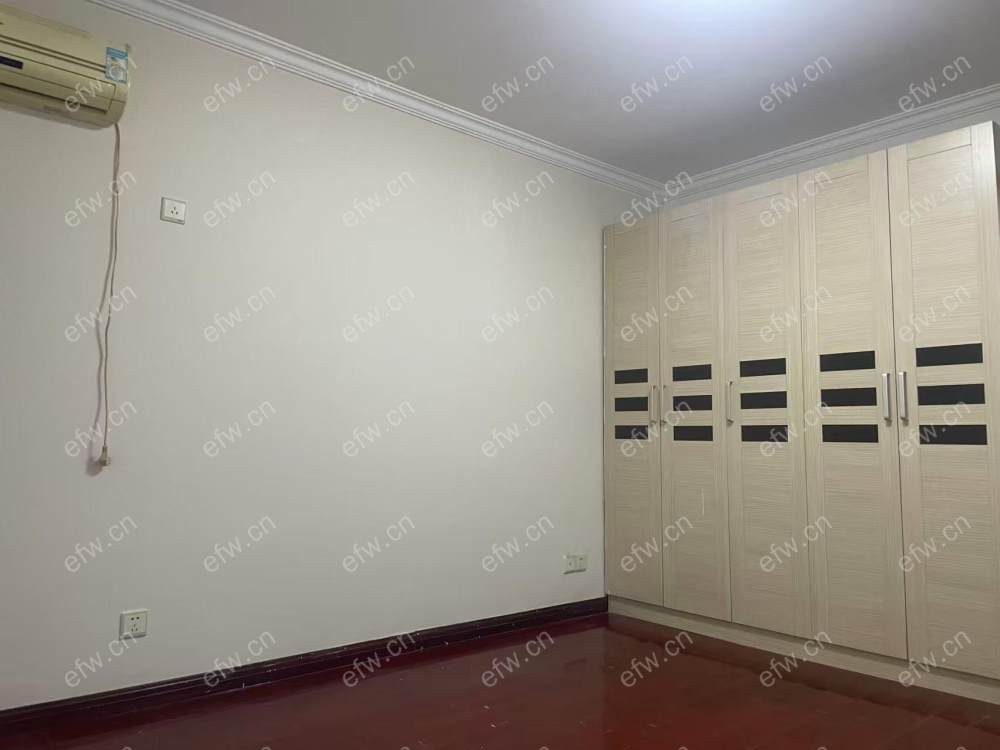 山明四村精装一楼带院子可做宿舍